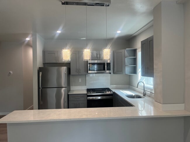 Building Photo - 1019 Sutter Ave