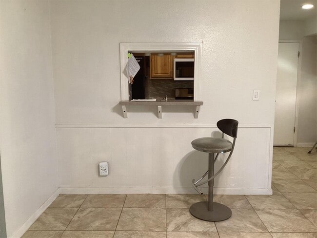Building Photo - 1704 Brittany Blvd