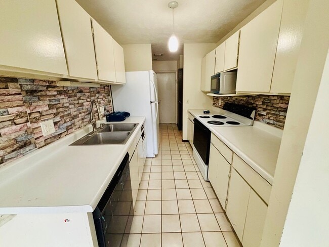 Building Photo - 13205 Carpenter St