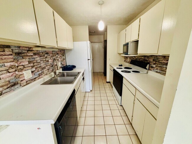 Foto del edificio - 13205 Carpenter St