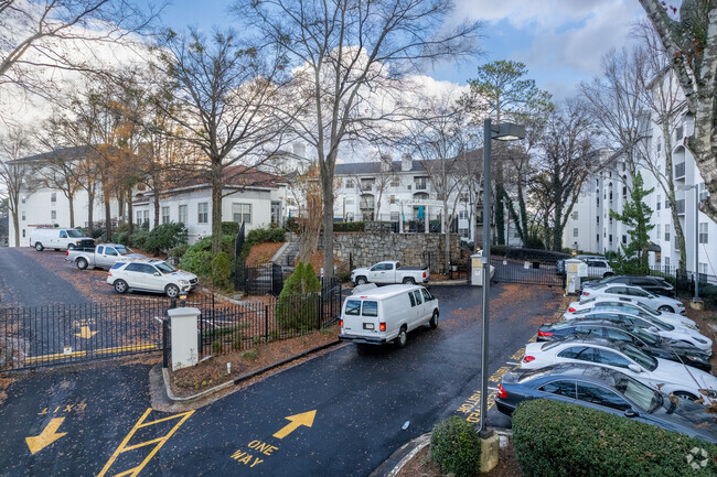 Foto del edificio - Lenox Villas Condominium