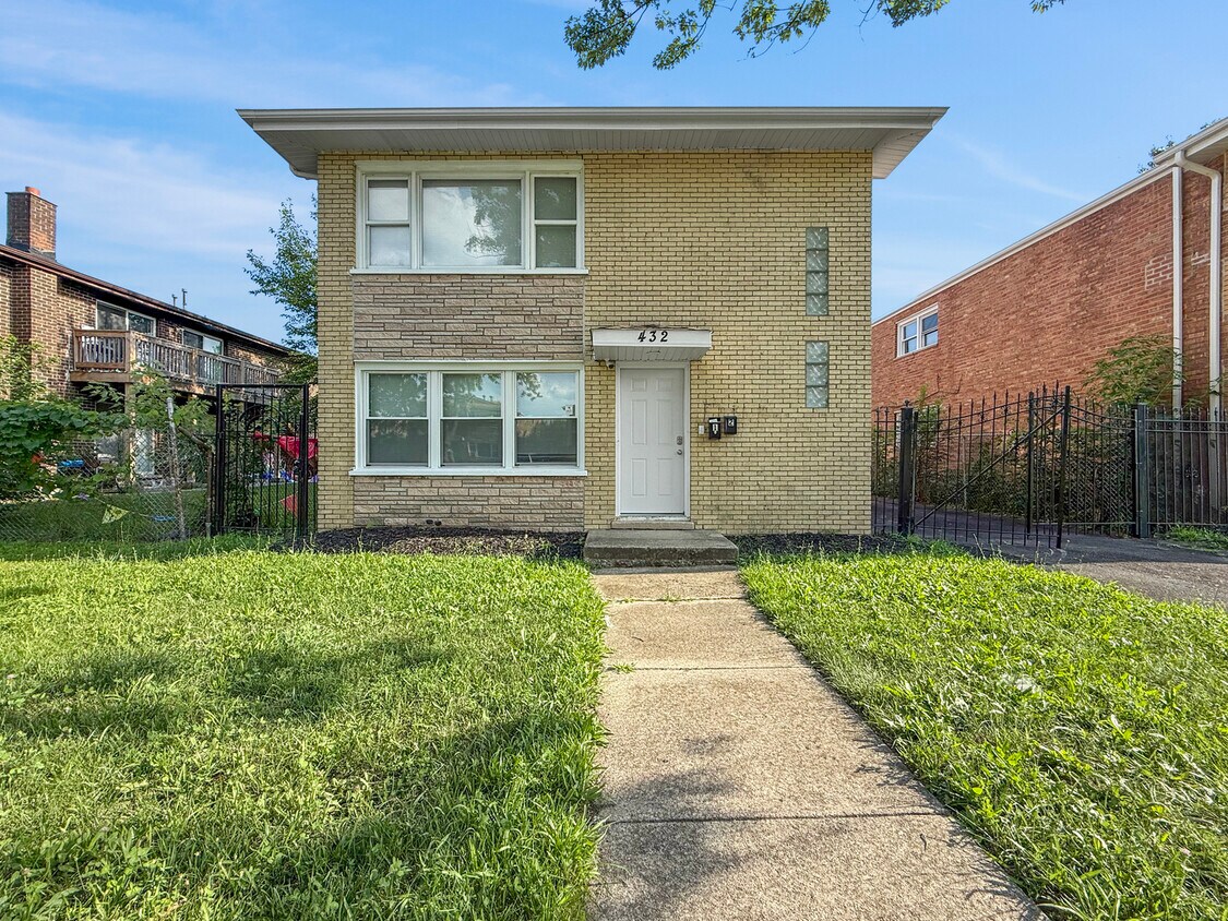 Primary Photo - 432 Hickory St