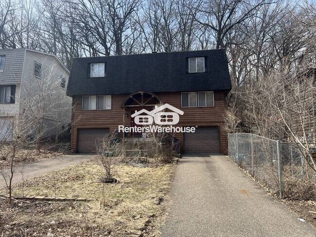 Building Photo - Available now - like new 2 bed 1 bath duplex in Saint Paul - Battle Creek