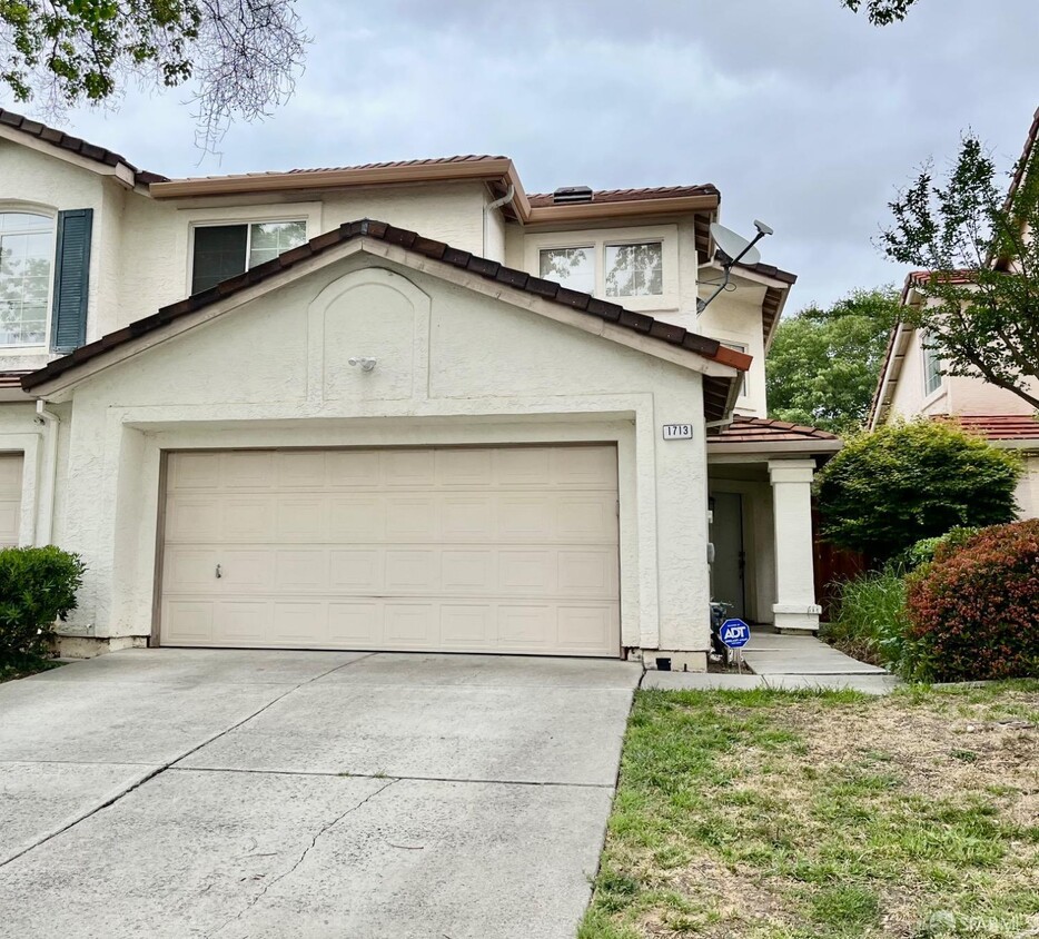 Foto principal - 1713 Crater Peak Way