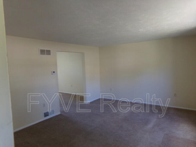 Foto del edificio - 1511 Greentree Rd