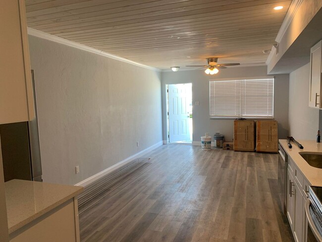 Building Photo - 2551 Broadwater St