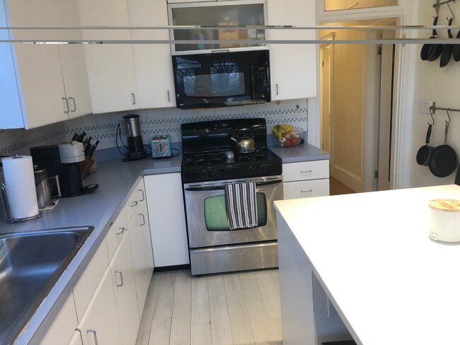 Building Photo - 231 Harvard St