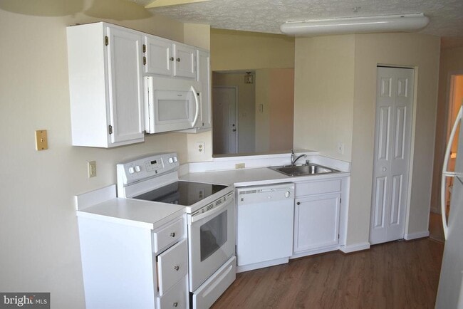 Building Photo - 104 Bayland Dr