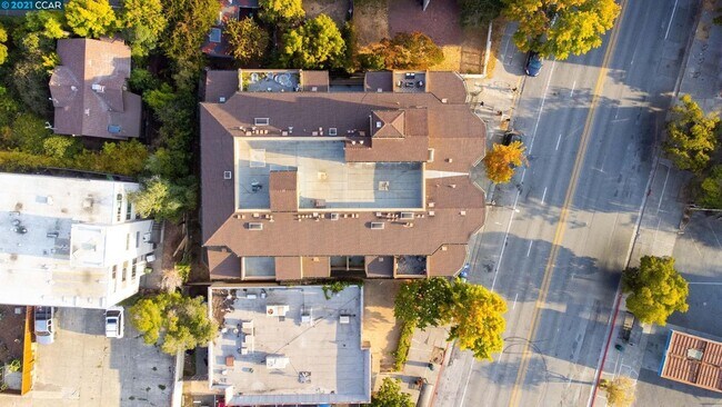 Building Photo - 2615 Telegraph Ave