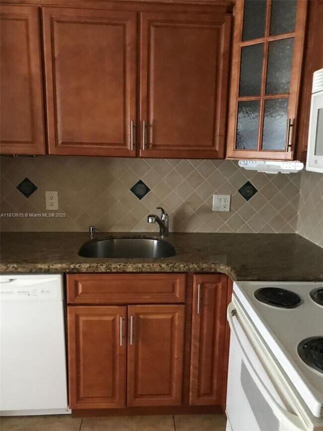 Foto del edificio - 13342 SW 152nd St
