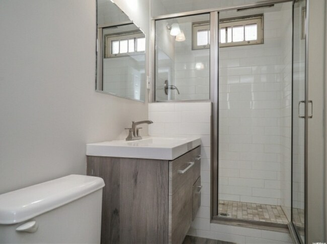 Foto del edificio - 4250 Edgehill Dr