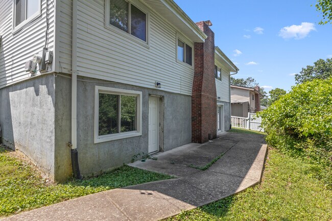 Foto del edificio - 6930 Birdie Ln