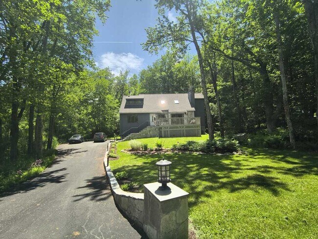 Building Photo - 421 E Hyerdale Dr