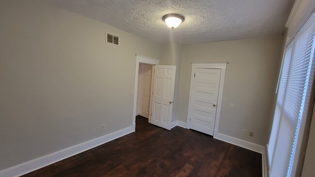 Foto del edificio - 3 bed, 2 bath HOUSE for RENT