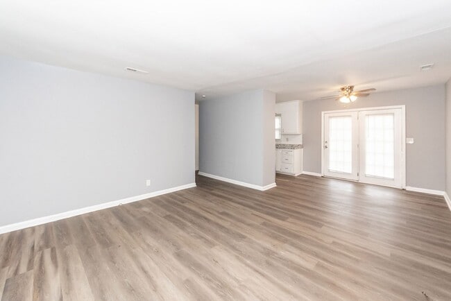 Building Photo - 3 Bedroom, 1 Bathroom Home in Waylyn Subdivision - North Charleston