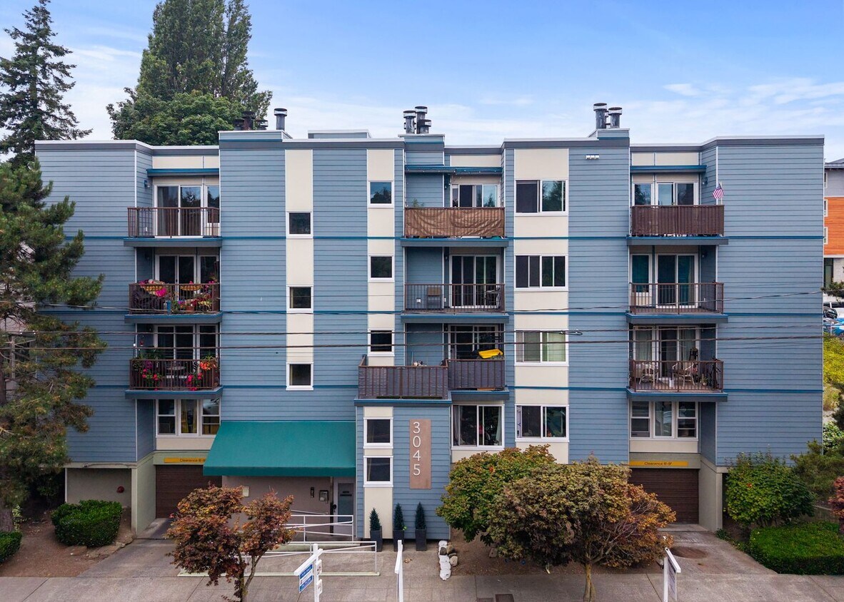 Location, Location!! 2-bedroom Condo in Ma... - Location, Location!! 2-bedroom Condo in Ma...
