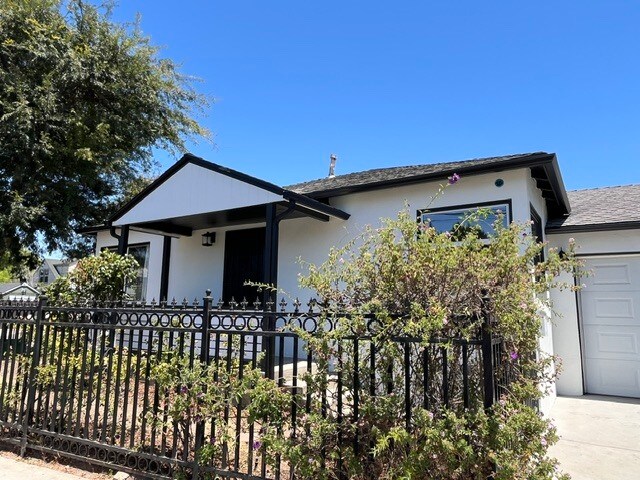 Foto del edificio - 11552 Braddock Dr