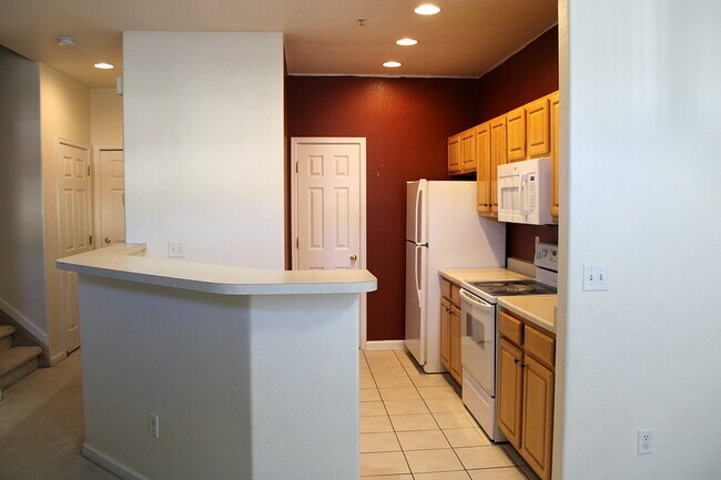 Foto del edificio - 2821 Willow Tree Ln