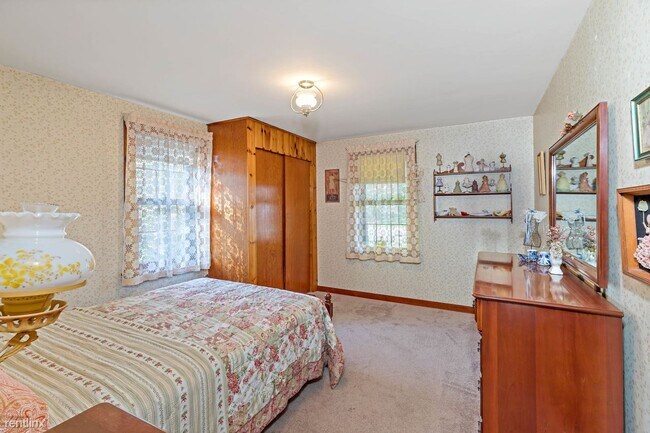 Building Photo - 1 br, 1 bath House - 16319 School St