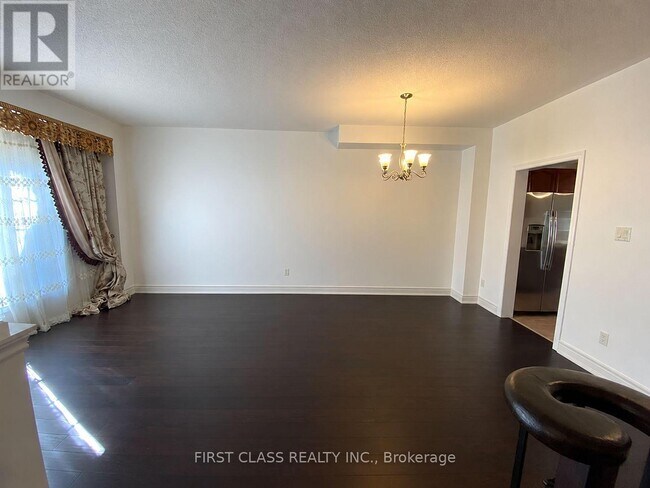 Building Photo - 8 Catalina Crescent