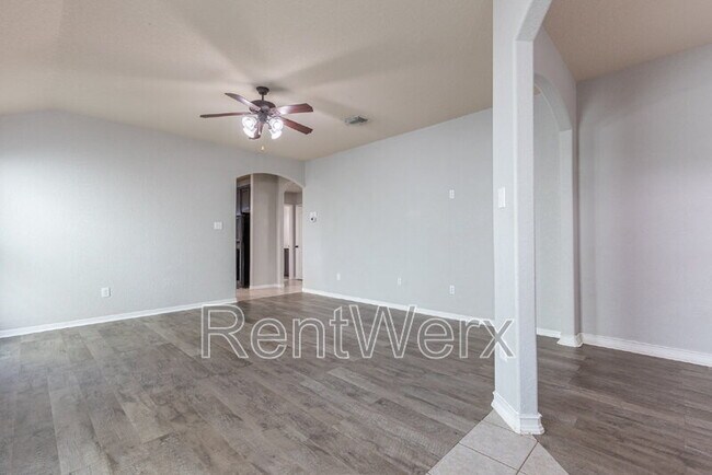 Foto del edificio - 5815 Southern Knoll