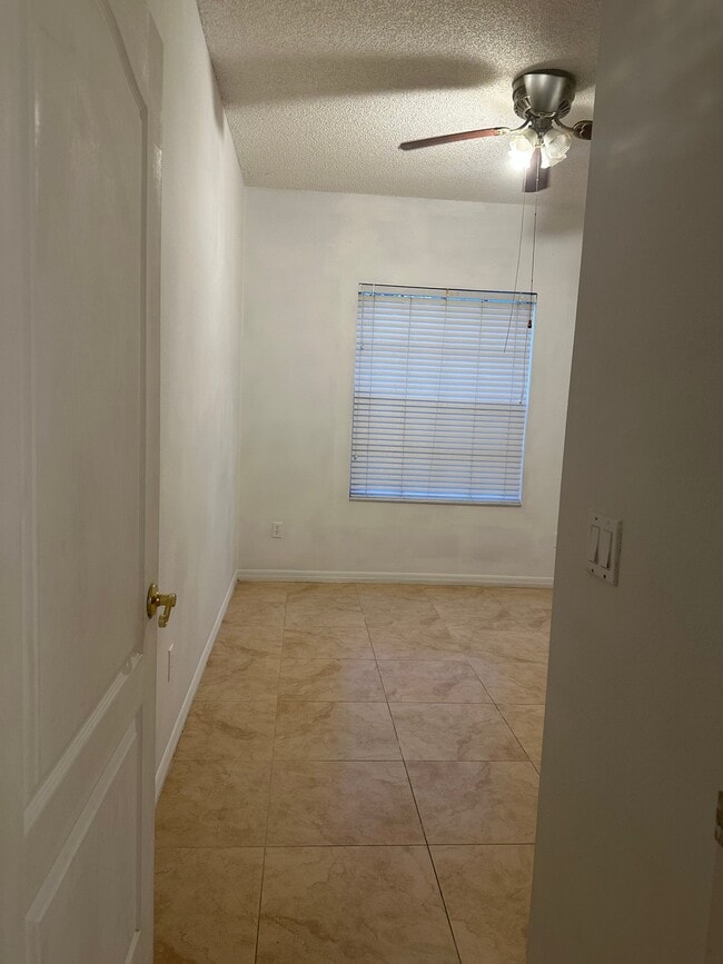Building Photo - 4940 Bellthorn Dr