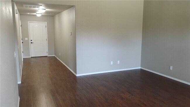 Foto del edificio - 100 Willow Dr