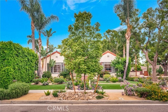 Building Photo - 546 S Beachwood Dr