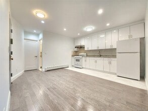 Building Photo - 76-12 Woodside Ave