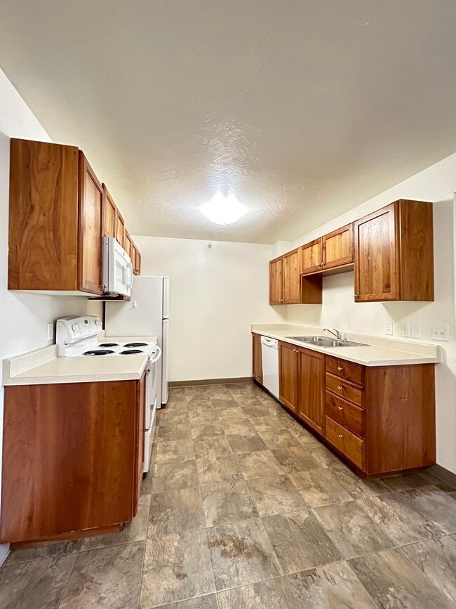 Kitchen - Legacy Village Apartments