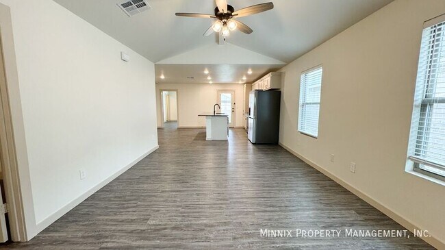 Foto del edificio - 7729 Date Ave