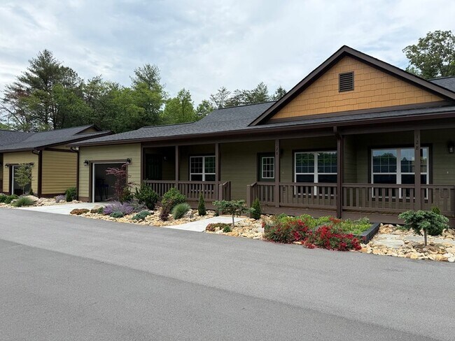 Building Photo - 124 Happy Family Rd