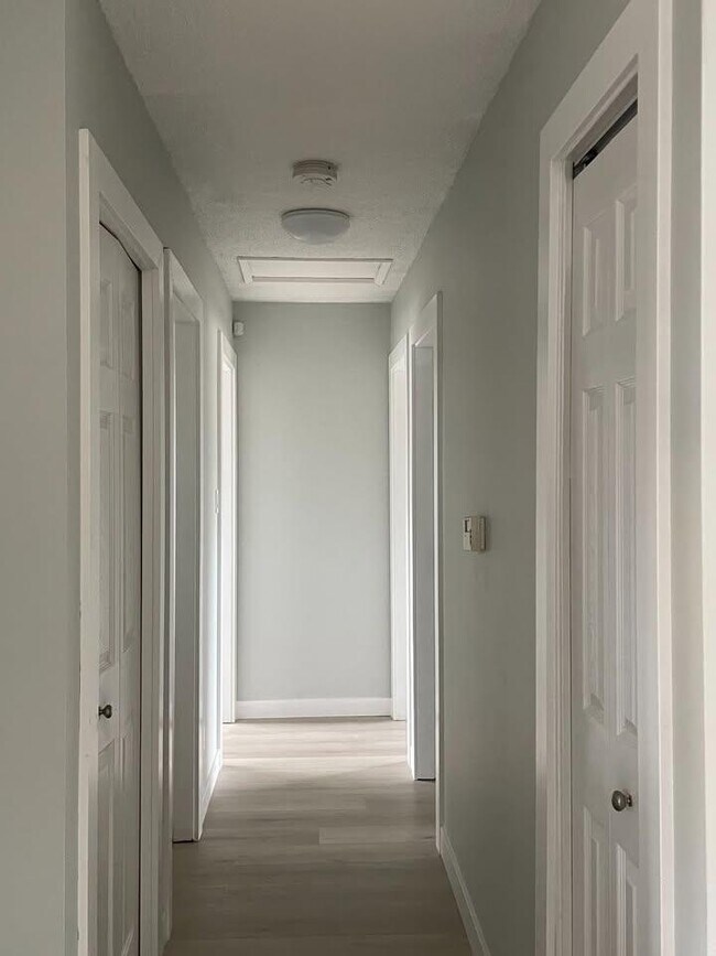 Photo du bâtiment - 3.0 bedroom in Edmonton Alberta T6L 2S6