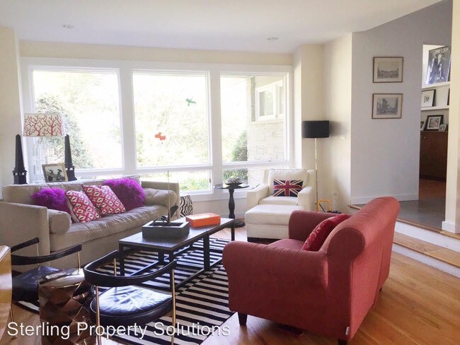 Building Photo - 5 br, 3.5 bath House - 17 Andrea Court