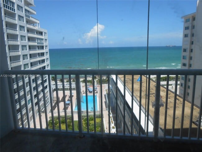 Building Photo - 5401 Collins Ave