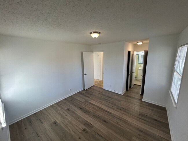 Foto del edificio - Charming Cul-de-Sac Brick Home | 3BR + Bonus Room | 2 Full Baths