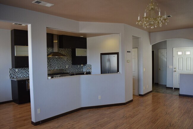 Foto del edificio - 3 Bedroom 2.5 Bath 2 story Townhome with V...