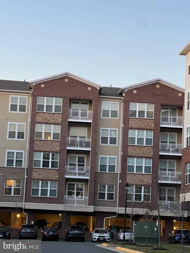 13723 Neil Armstrong Ave Unit 207, Herndon, VA 20171 Room for Rent in