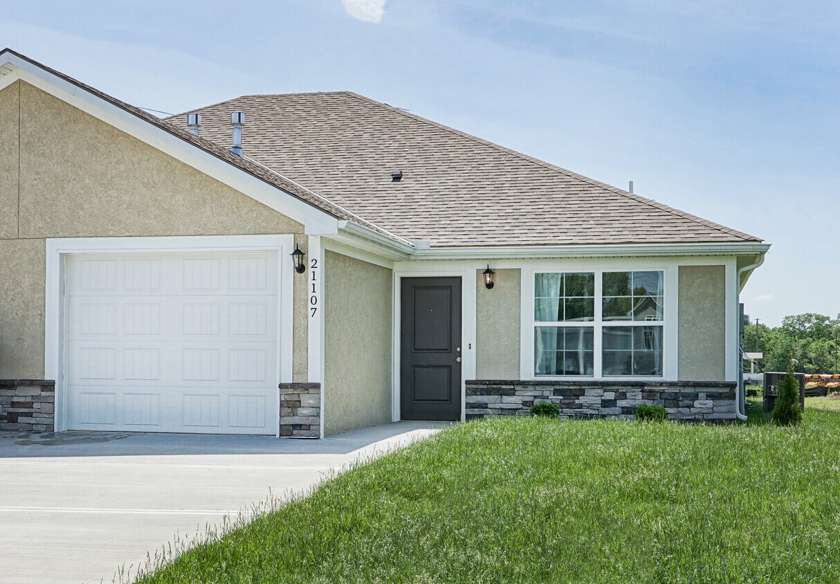 21107 E 8th St S, Independence, MO 64056 Townhome Rentals in