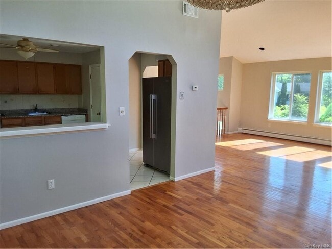 Building Photo - 125 Sutin Pl