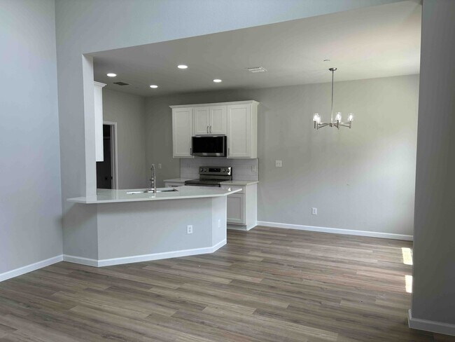 Building Photo - 4508 Sycamore Dr
