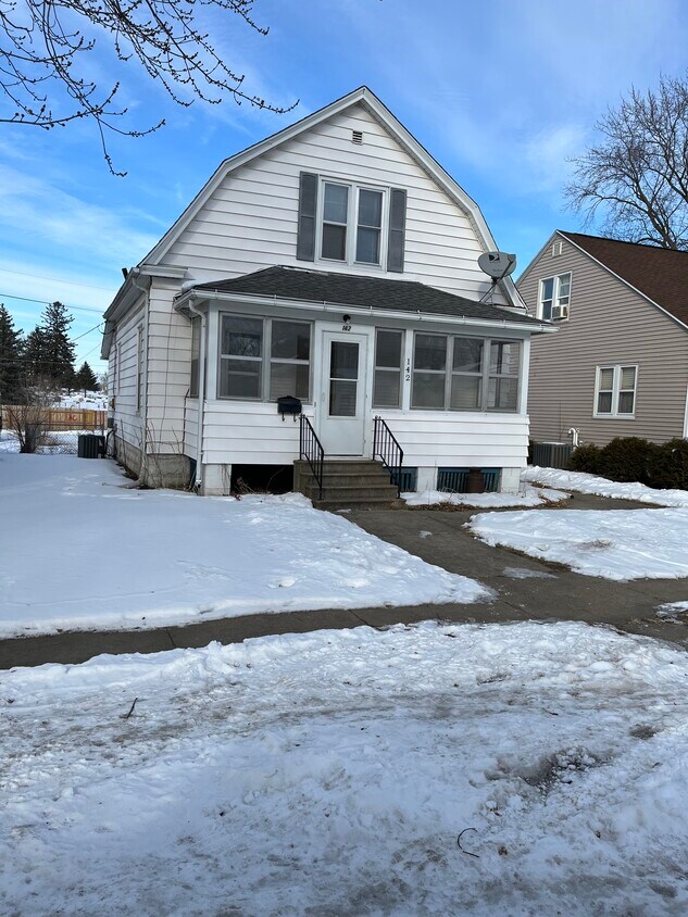 142 Summit Ave, Waterloo, IA 50701 House Rental in Waterloo, IA