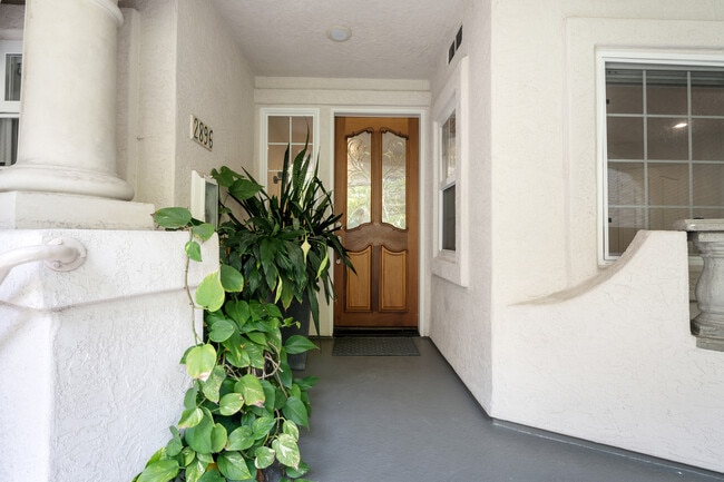 Building Photo - 2896 Torrey Pines Rd