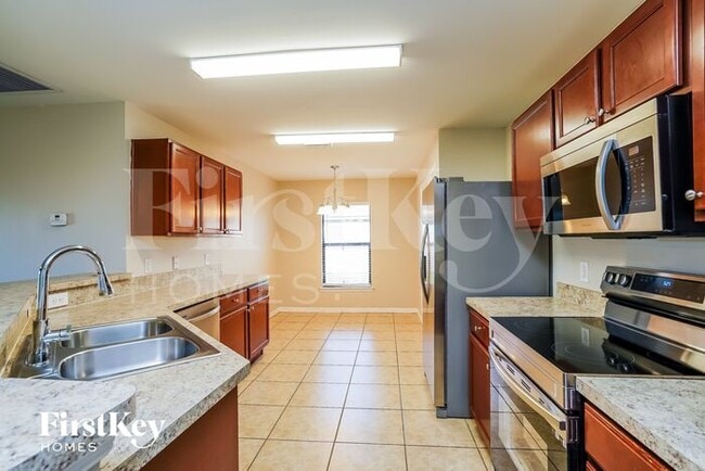 Foto del edificio - 716 Evening Shade Ln