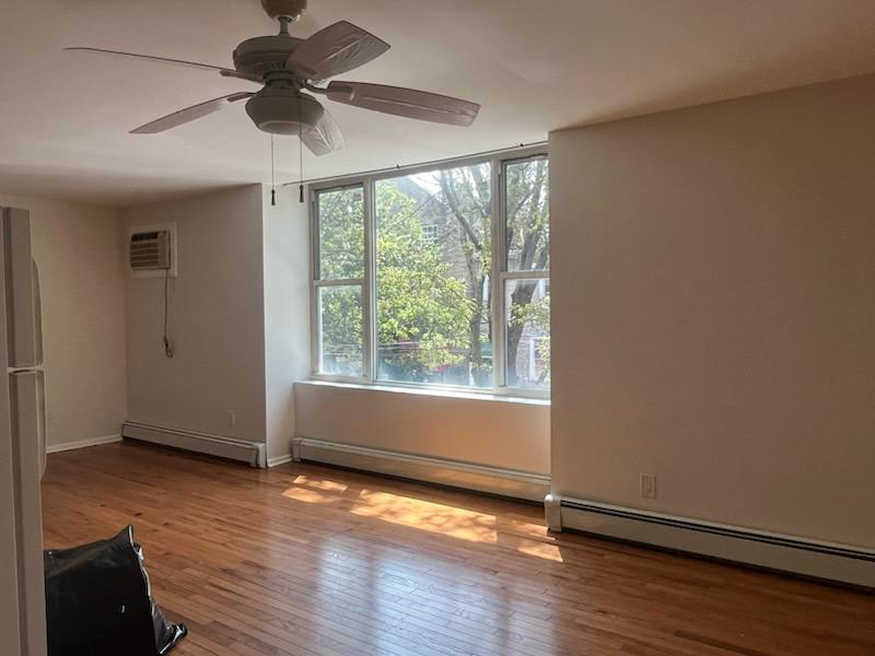 Foto principal - 46-25 104th St