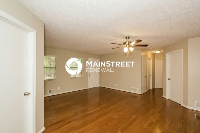 Foto del edificio - 3 Bedroom Pet-Friendly Home in McDonough, ...