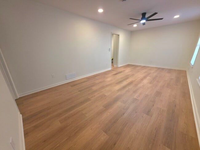 Building Photo - 3501 Montreal Way