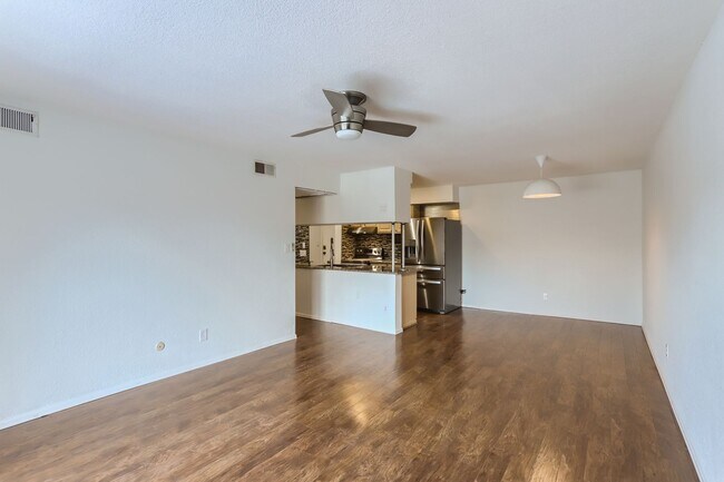 Building Photo - Charming 2-Bed, 1.5-Bath Home in Denver | Updated & Move-In Ready