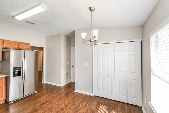 Building Photo - 3320 International Village Ct