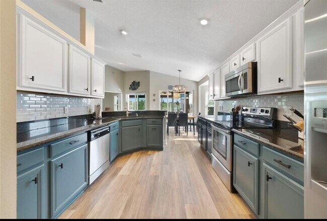 Building Photo - 3705 Seminole Dr